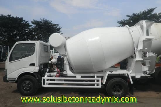 Truk minimix beton ready mix Mandiri Jaya